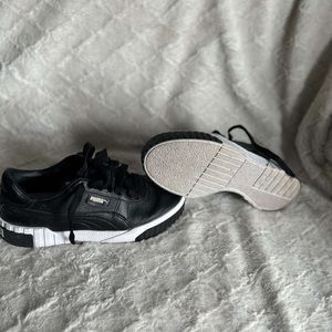 Black with gold puma women’s sneakers size 7.5